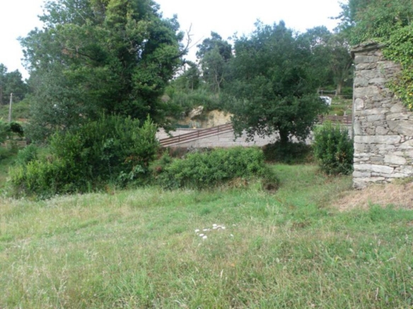Casa de piedra para restaurar zona Lousame