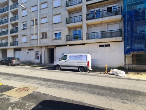 Bajo Comercial en Av Barraña